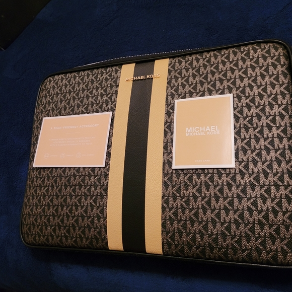 MICHAEL MICHAEL KORS - Jet Set Logo Stripe 13 Inch Laptop Case - Picture 6 of 8